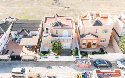 Vista exterior de Casa o xalet en venda en Torrevieja amb Aire condicionat i Balcó