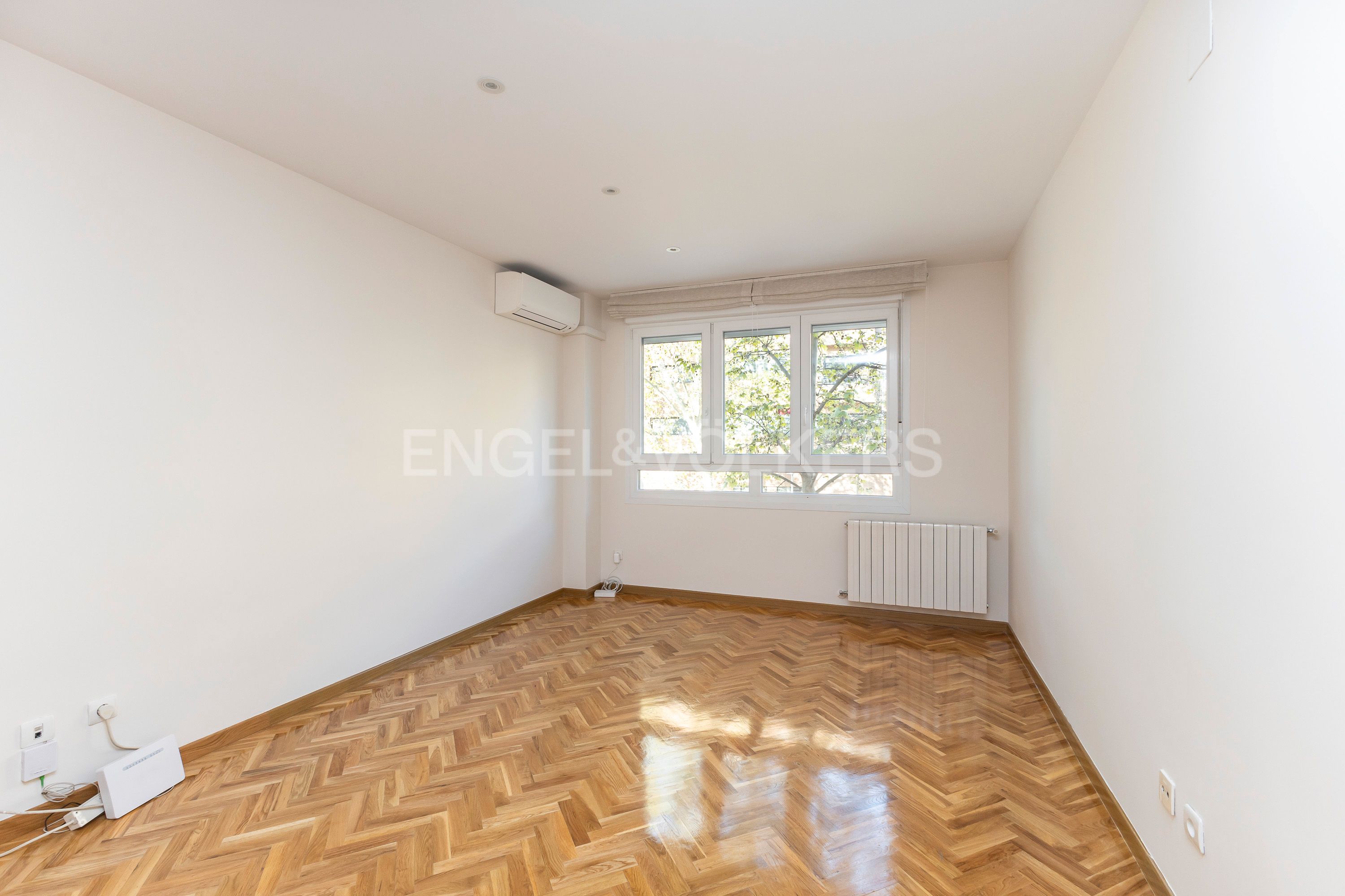 Dormitori de Apartament de lloguer en  Madrid Capital amb Aire condicionat, Calefacció i Parquet