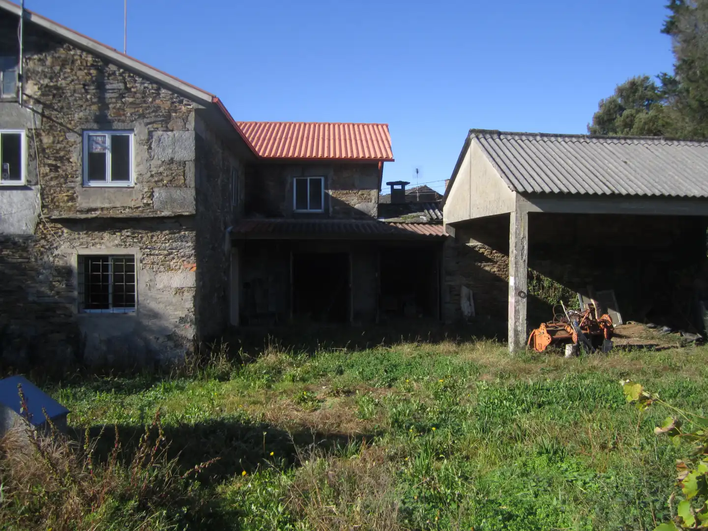 Vista exterior de Casa o xalet en venda en Monfero amb Jardí privat, Terrassa i Traster