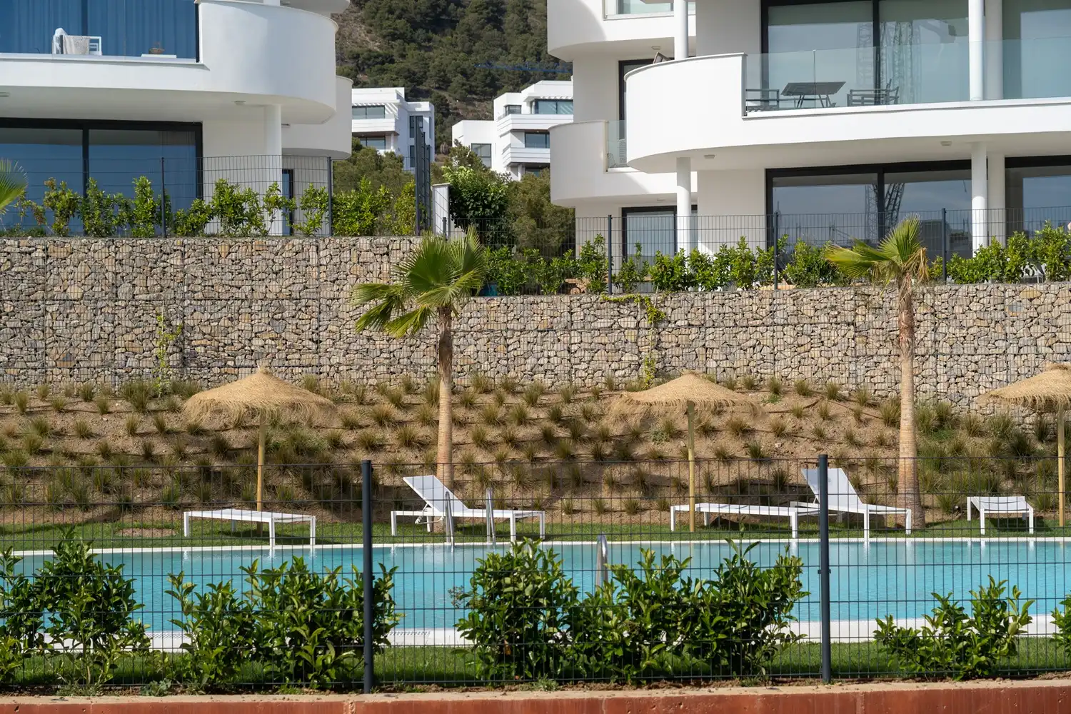 Schwimmbecken von Wohnung zum Verkauf in Fuengirola mit Klimaanlage, Heizung und Terrasse