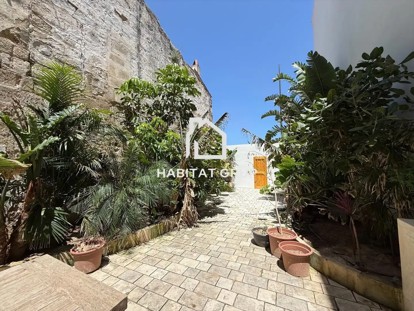 Vista exterior de Casa adosada en venda en Maó - Mahón amb Aire condicionat, Calefacció i Jardí privat