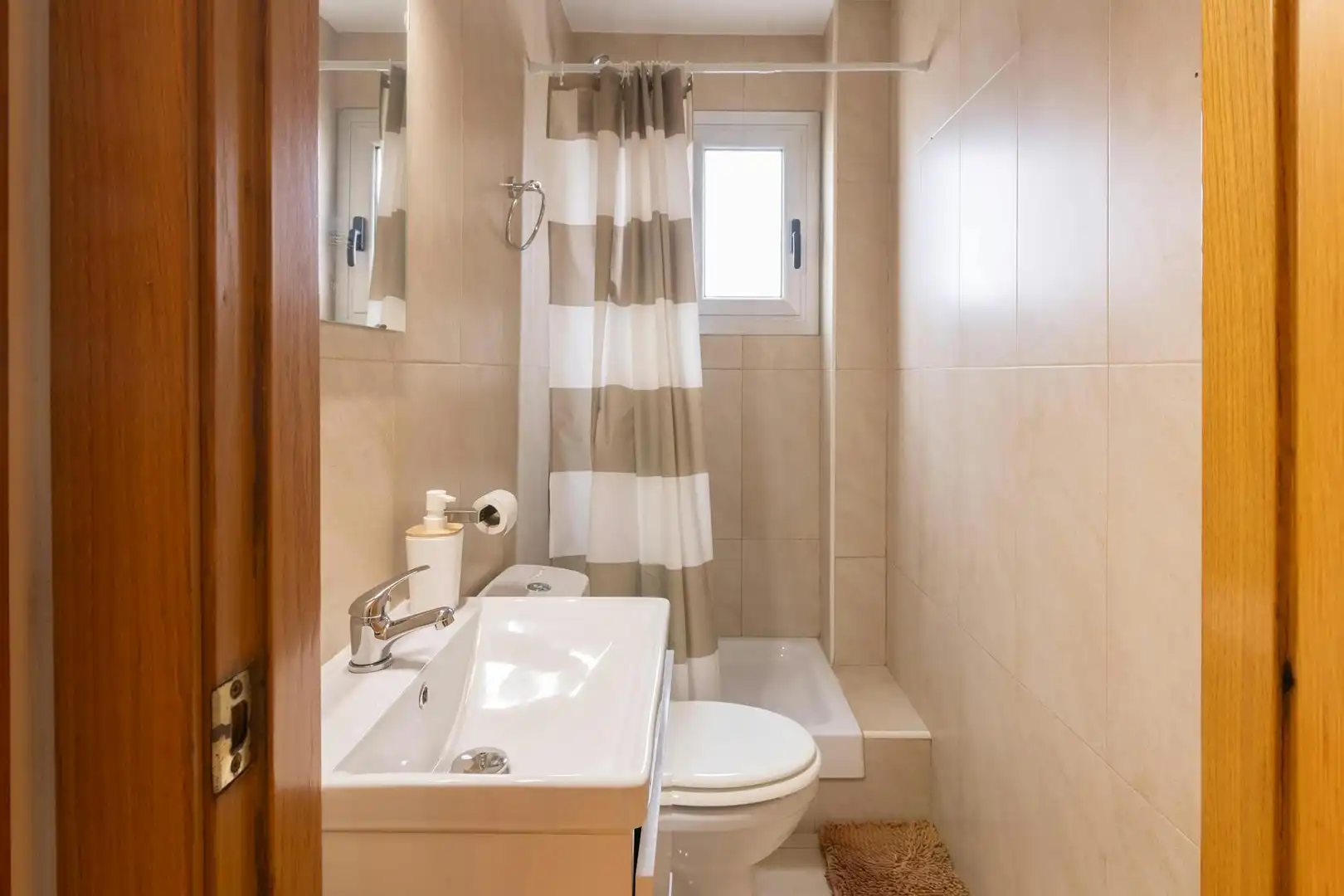 Bathroom of Flat for share in Valencia  with Heating, Furnished and Washing machine