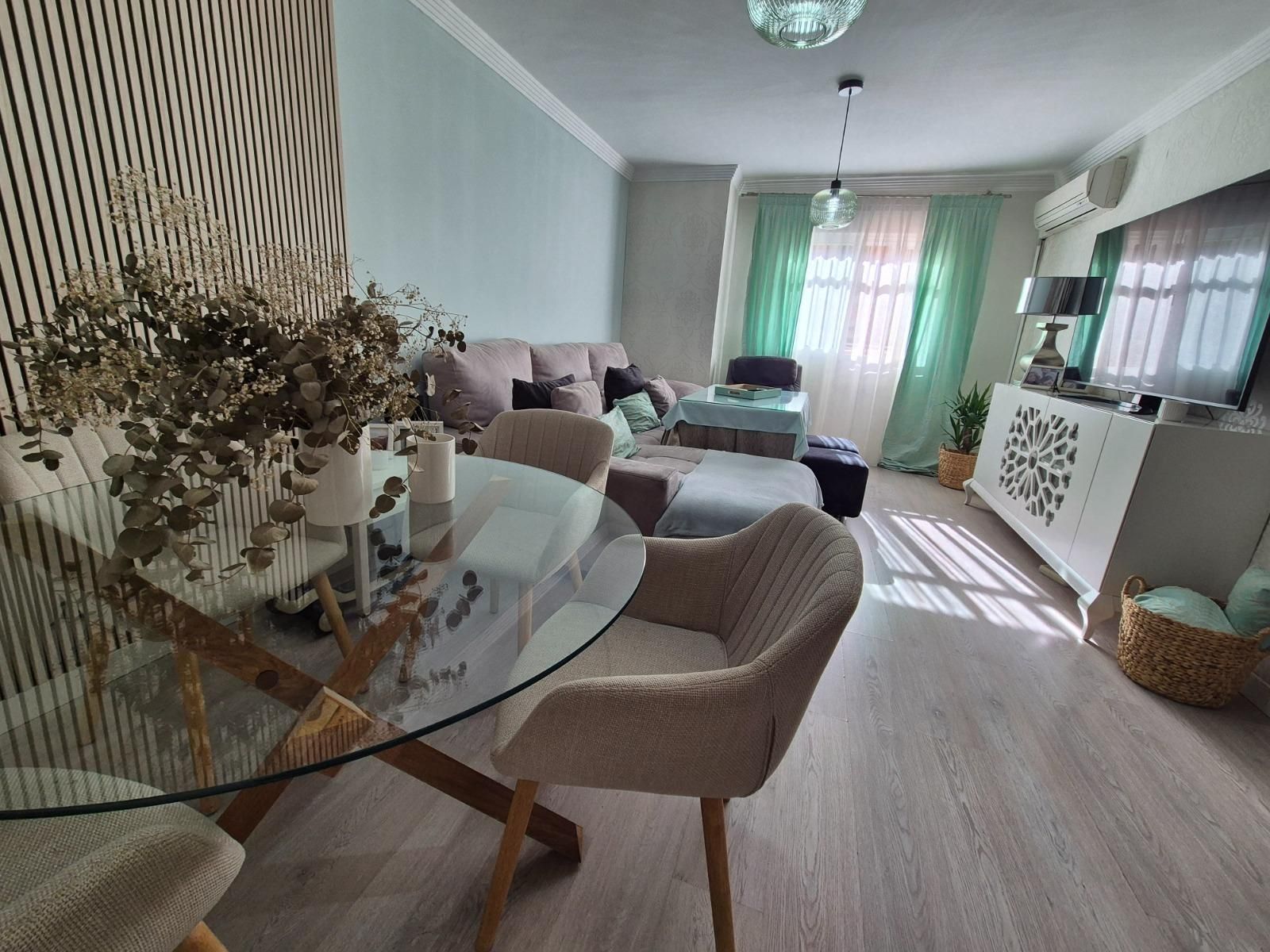 Living room of Flat for sale in  Córdoba Capital  with Air Conditioner, Parquet flooring and Furnished