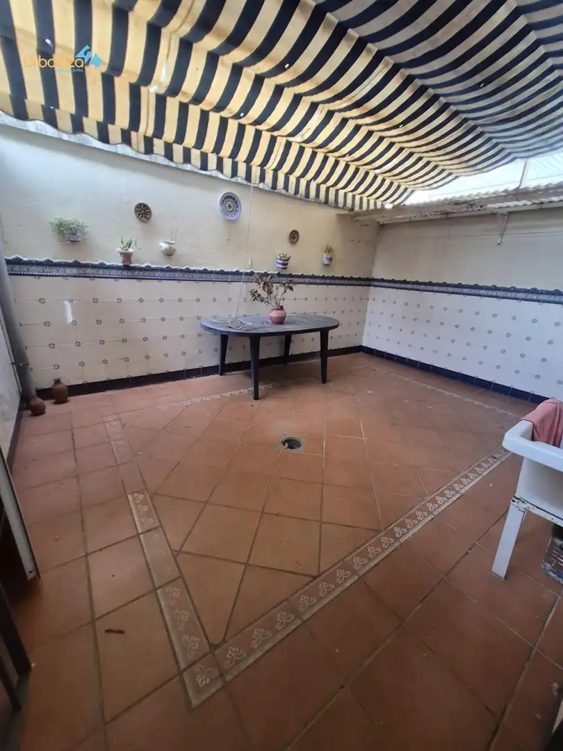 Casa adosada en venta en Badajoz con Calefacción, Terraza y Trastero