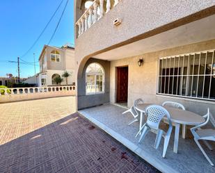 Vista exterior de Casa adosada de lloguer en Torrevieja amb Aire condicionat