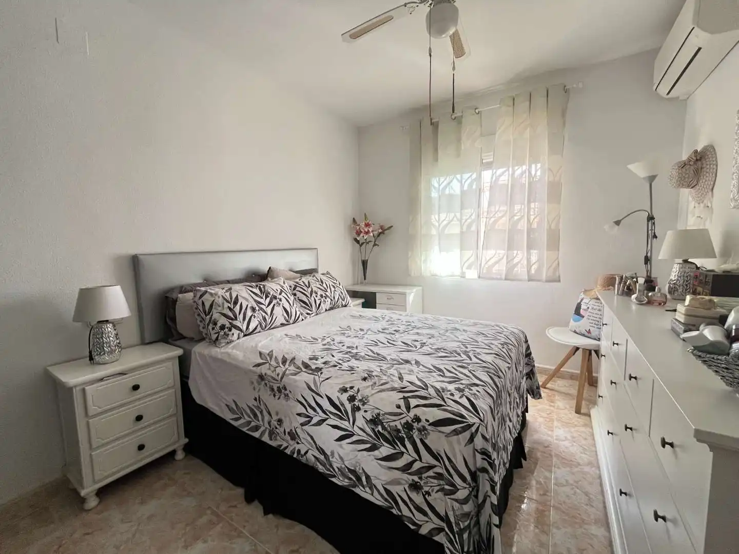 Habitación de Casa adosada en venta en Orihuela con Terraza, Trastero y Internet