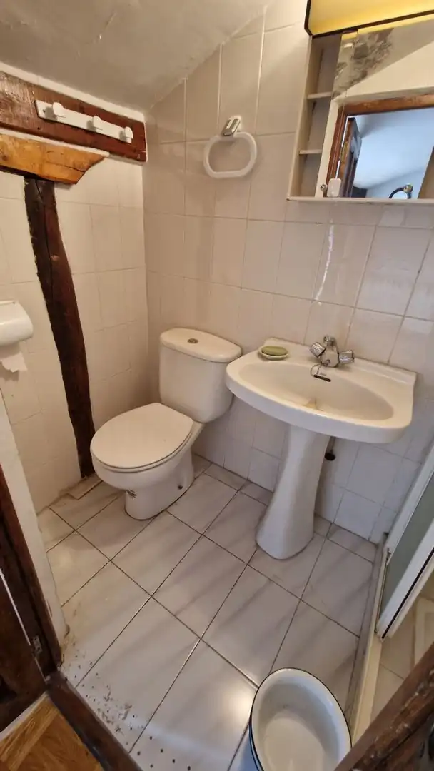 Bany de Casa o xalet en venda en Santovenia de la Valdoncina amb Calefacció, Terrassa i Traster