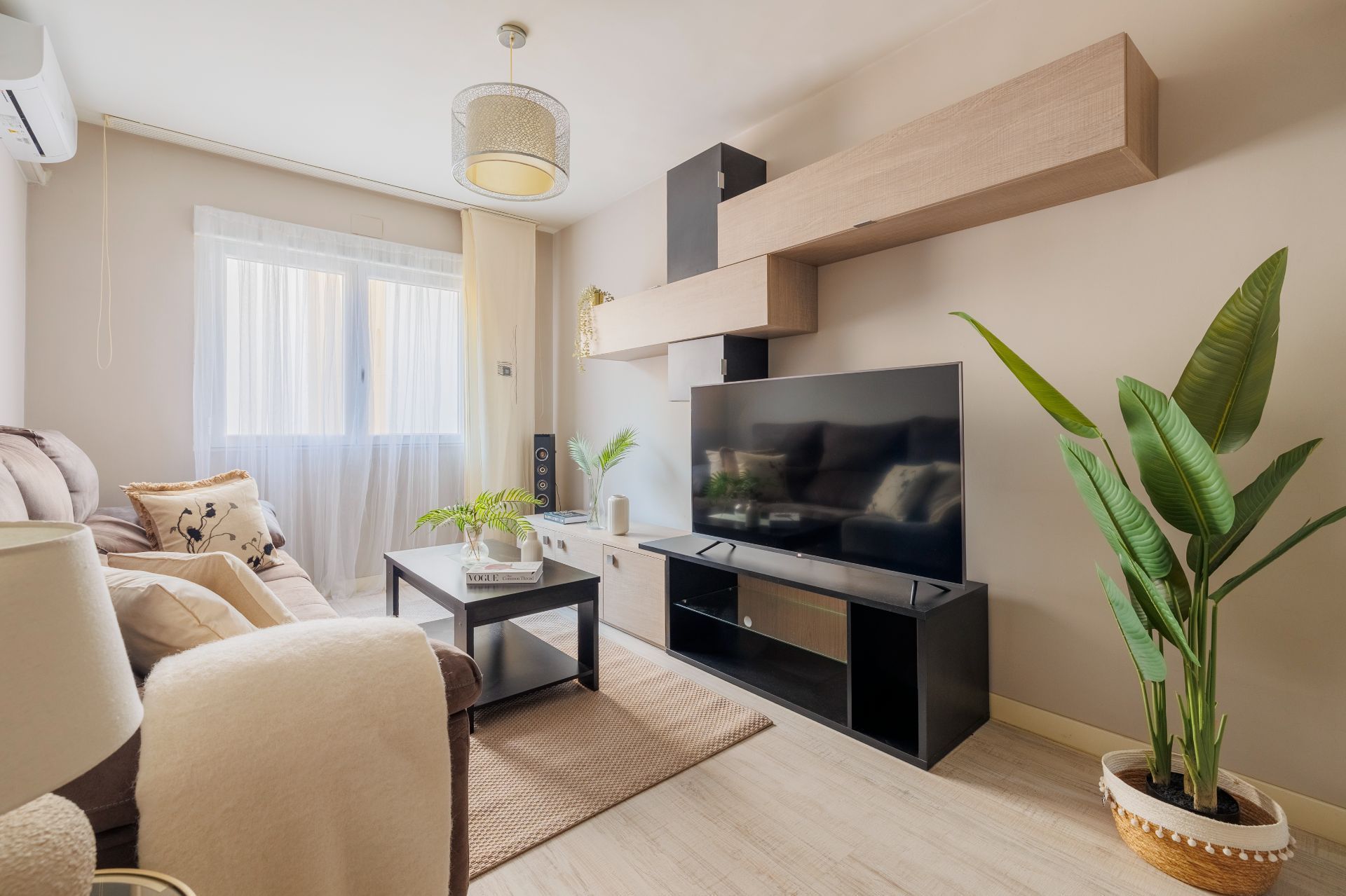 Living room of Flat for sale in  Madrid Capital  with Air Conditioner, Heating and Storage room