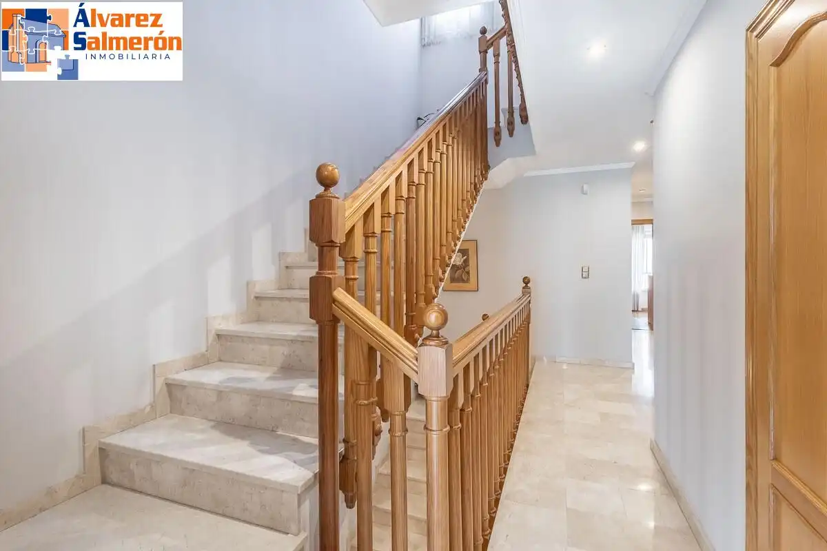 Einfamilien-Reihenhaus zum Verkauf in Granada mit Privatgarten, Terrasse und Schwimmbad