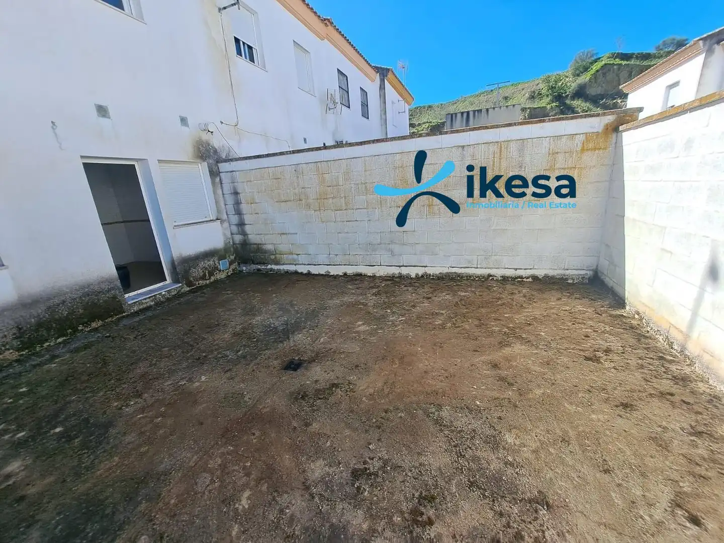 Casa adosada en venta en Bonares