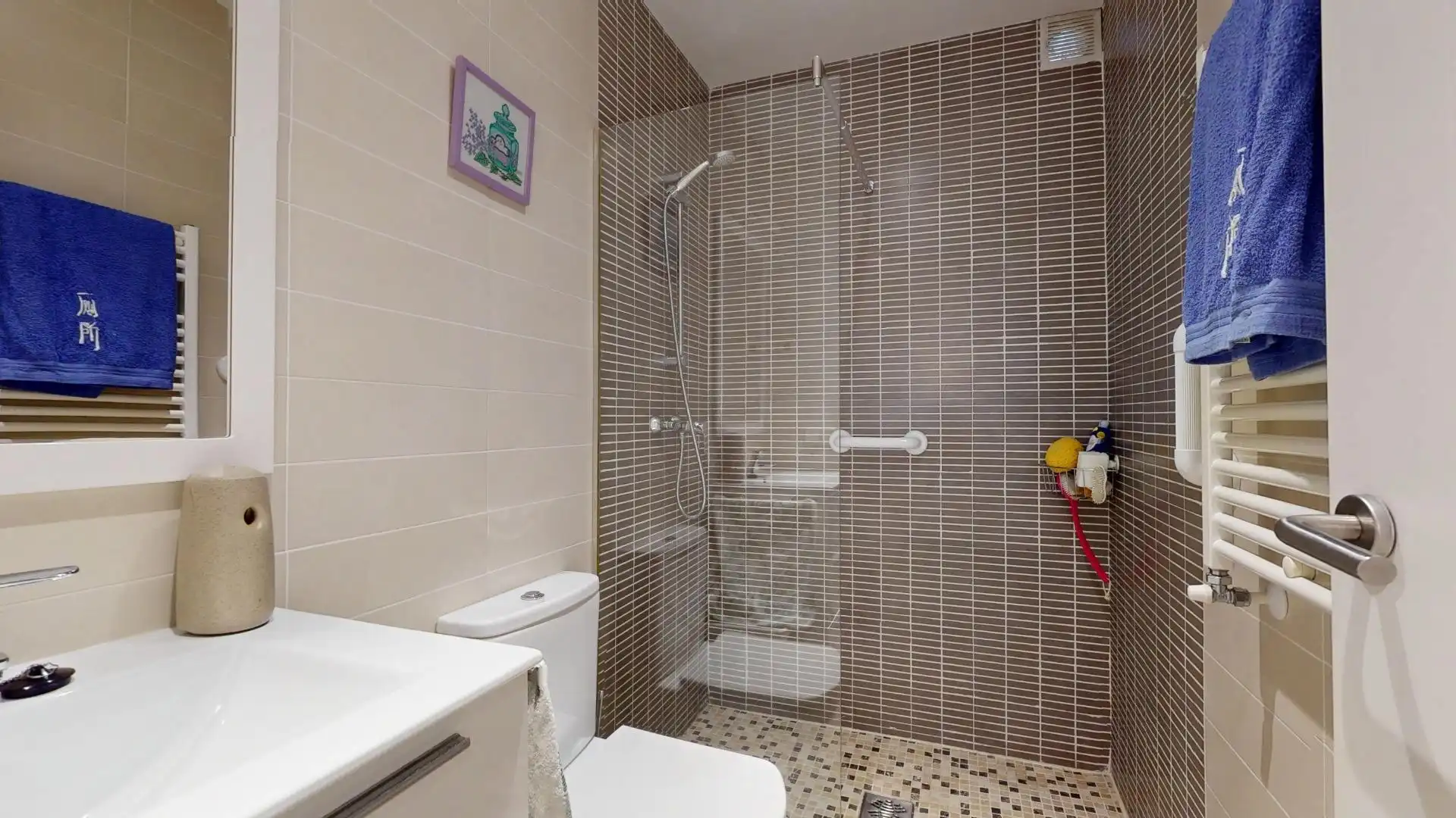 Badezimmer von Wohnung zum Verkauf in Madrid mit Klimaanlage, Heizung und Möbliert