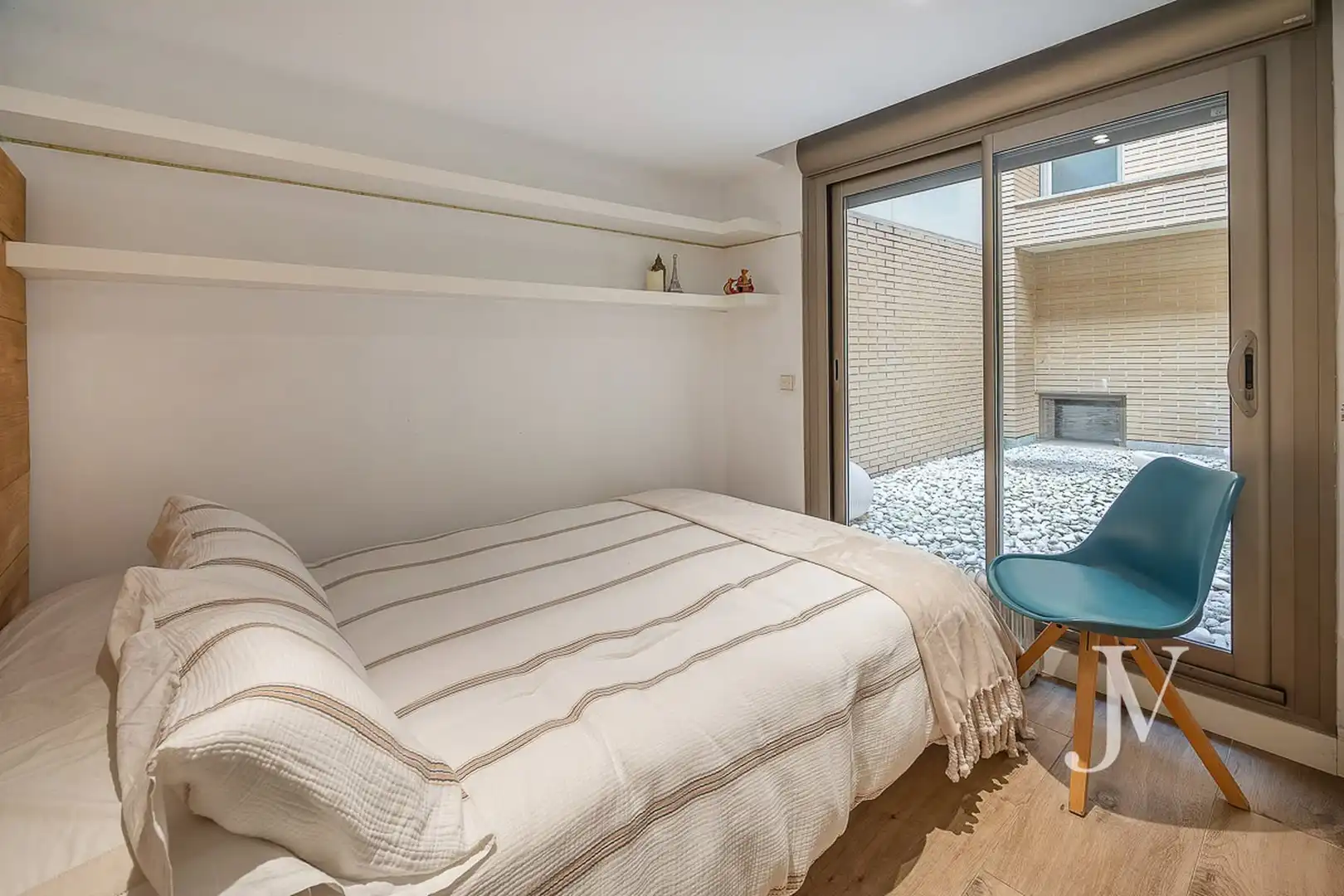 Schlafzimmer von Einfamilien-Reihenhaus zum Verkauf in Pozuelo de Alarcón mit Klimaanlage, Heizung und Privatgarten