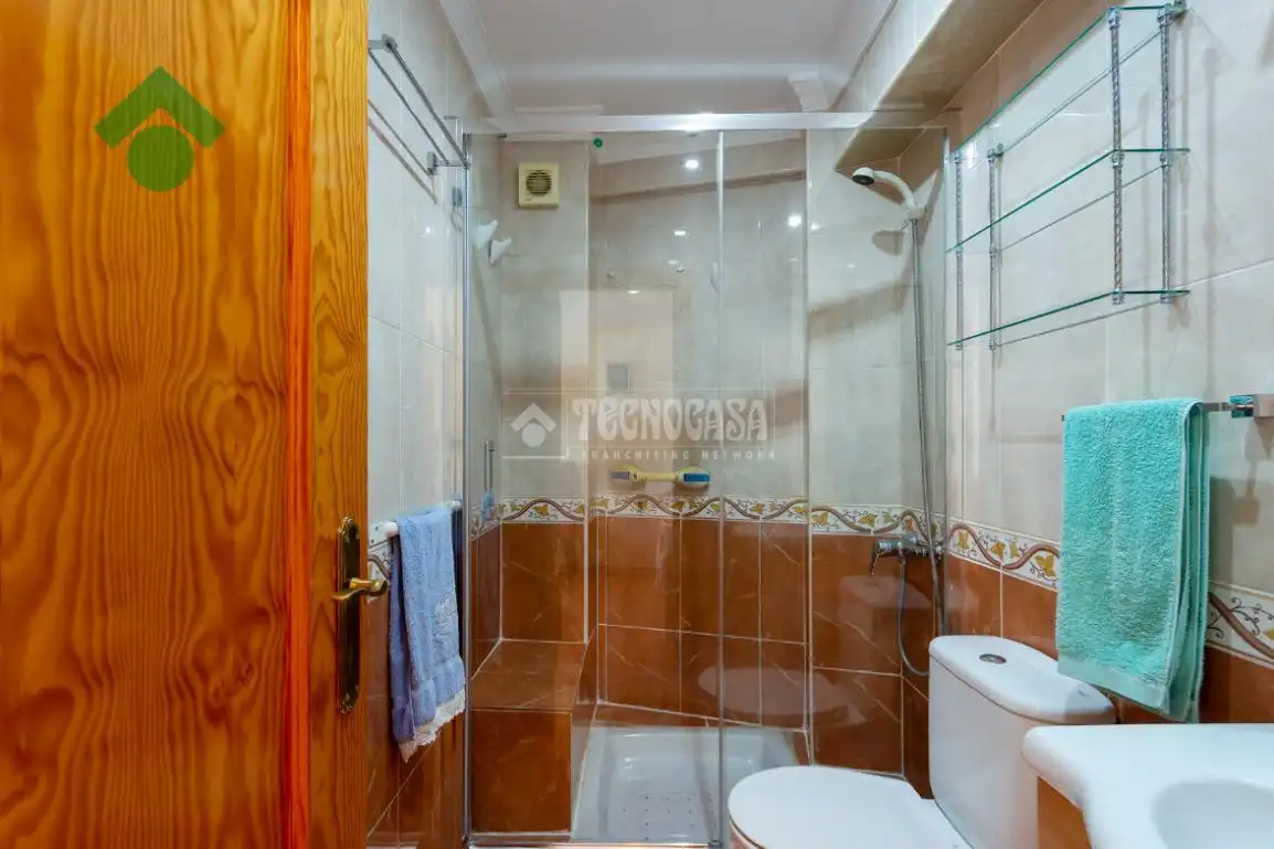 Baño de Piso en venta en Nerja con Amueblado