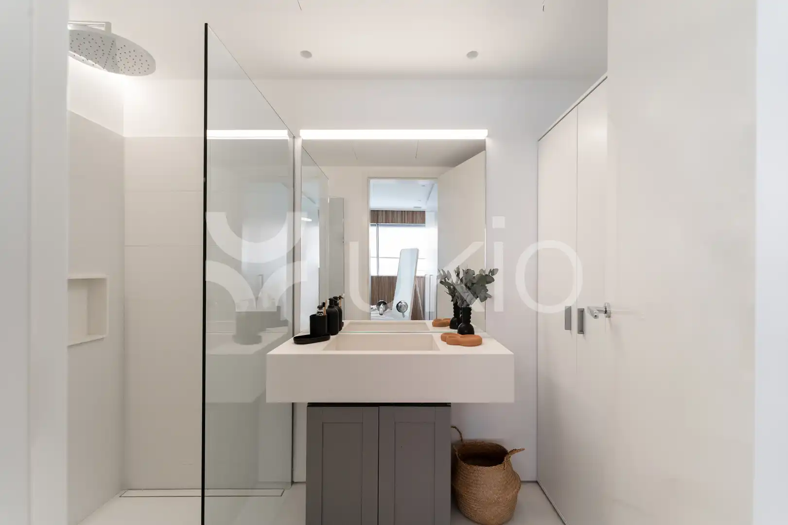 Bany de Apartament de lloguer en Madrid amb Aire condicionat, Calefacció i Moblat