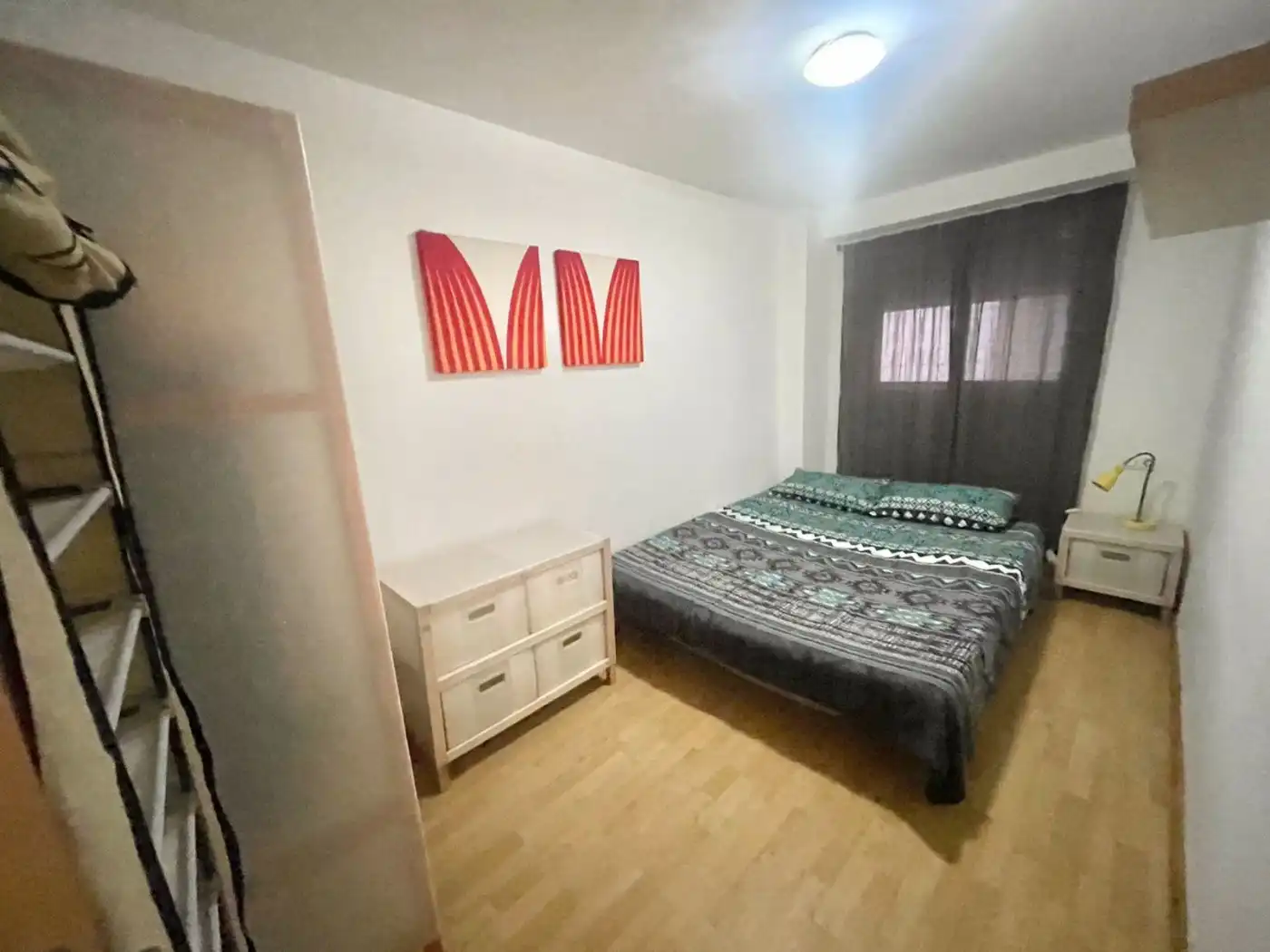Schlafzimmer von Wohnung zur Miete in Valencia mit Klimaanlage