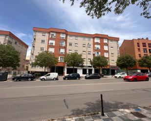 Vista exterior de Pis de lloguer en Cuenca Capital amb Calefacció, Moblat i Balcó