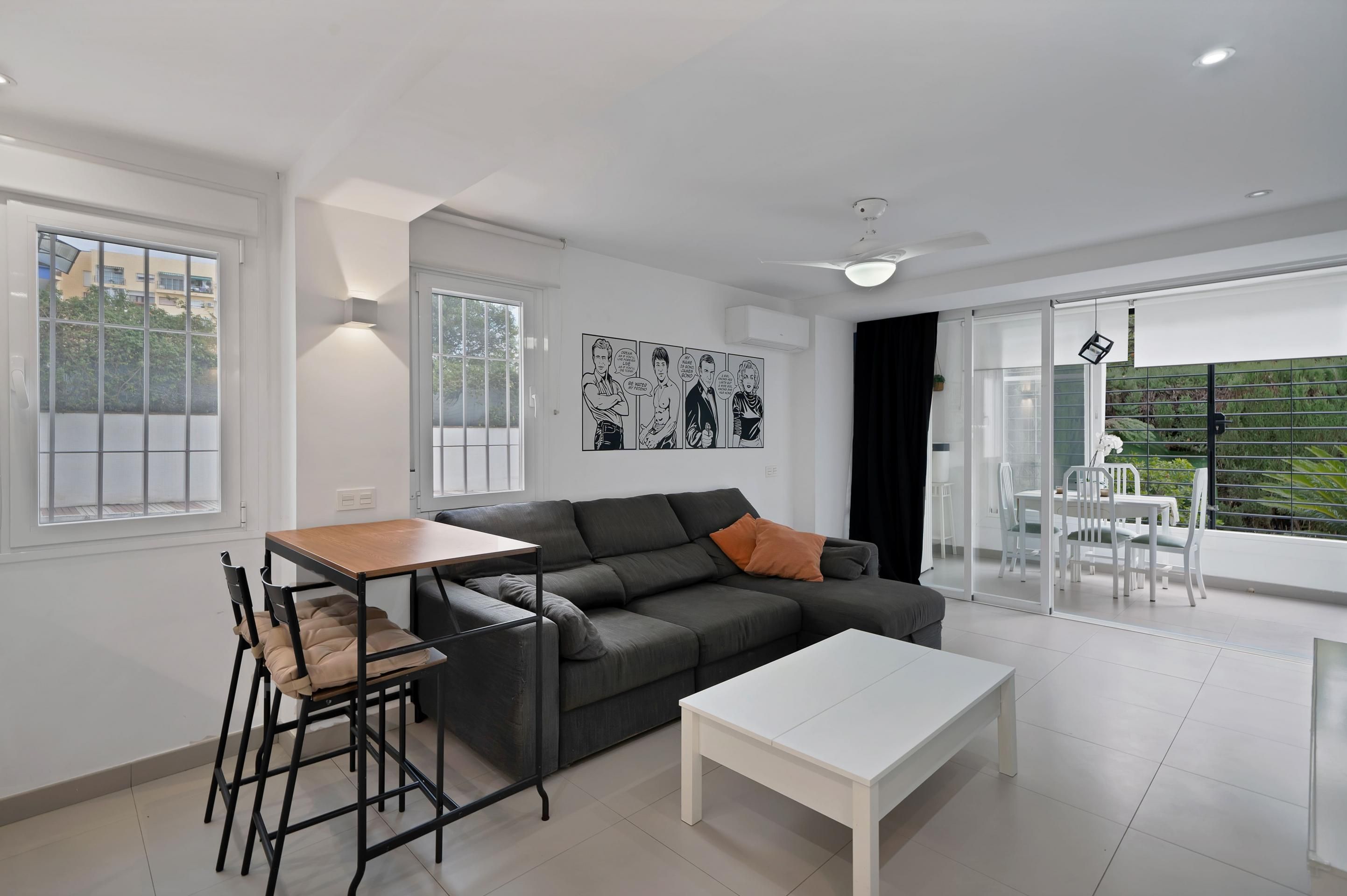 Sala d'estar de Apartament en venda en Marbella amb Aire condicionat