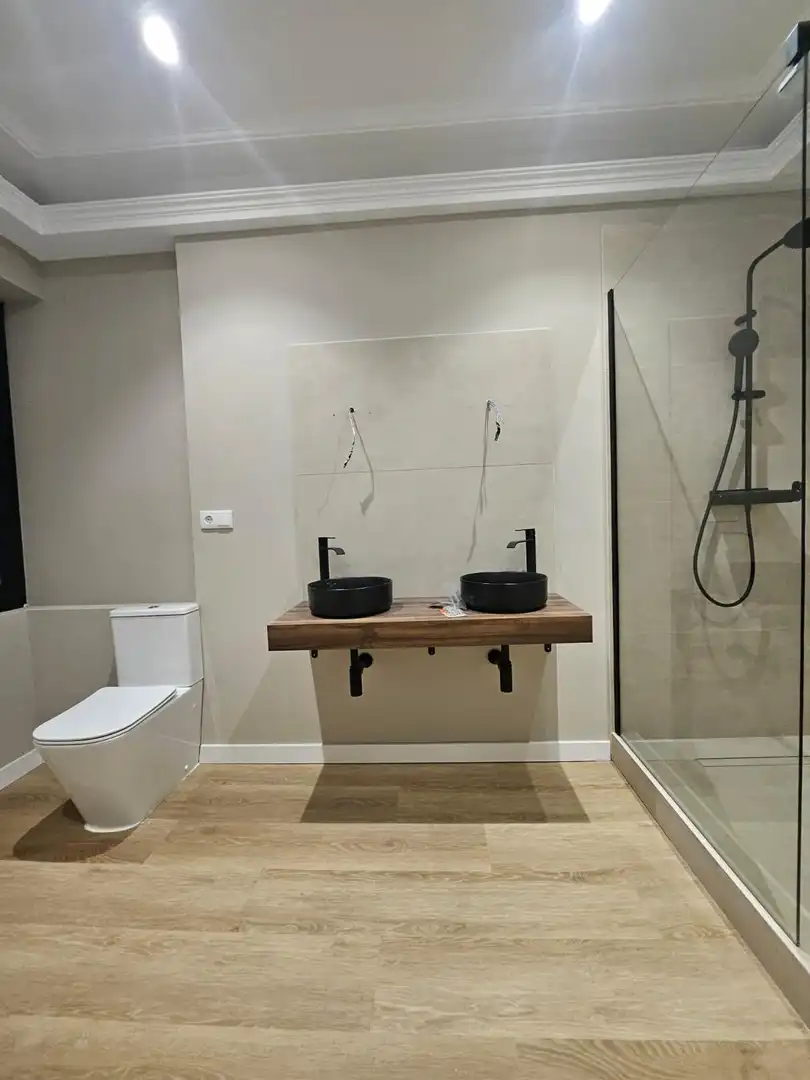 Badezimmer von Wohnung zum Verkauf in Santander