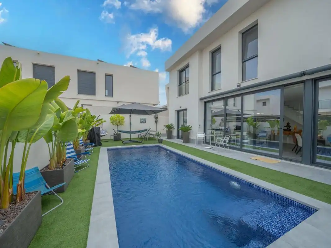 Villa con piscina in vendita a Carrer de Xipre