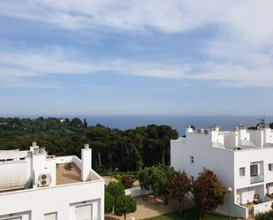 Vista exterior de Casa adosada en venda en Lloret de Mar amb Aire condicionat, Calefacció i Jardí privat