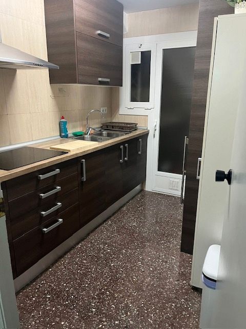 Cuina de Pis en venda en Cornellà de Llobregat amb Parquet i Forn