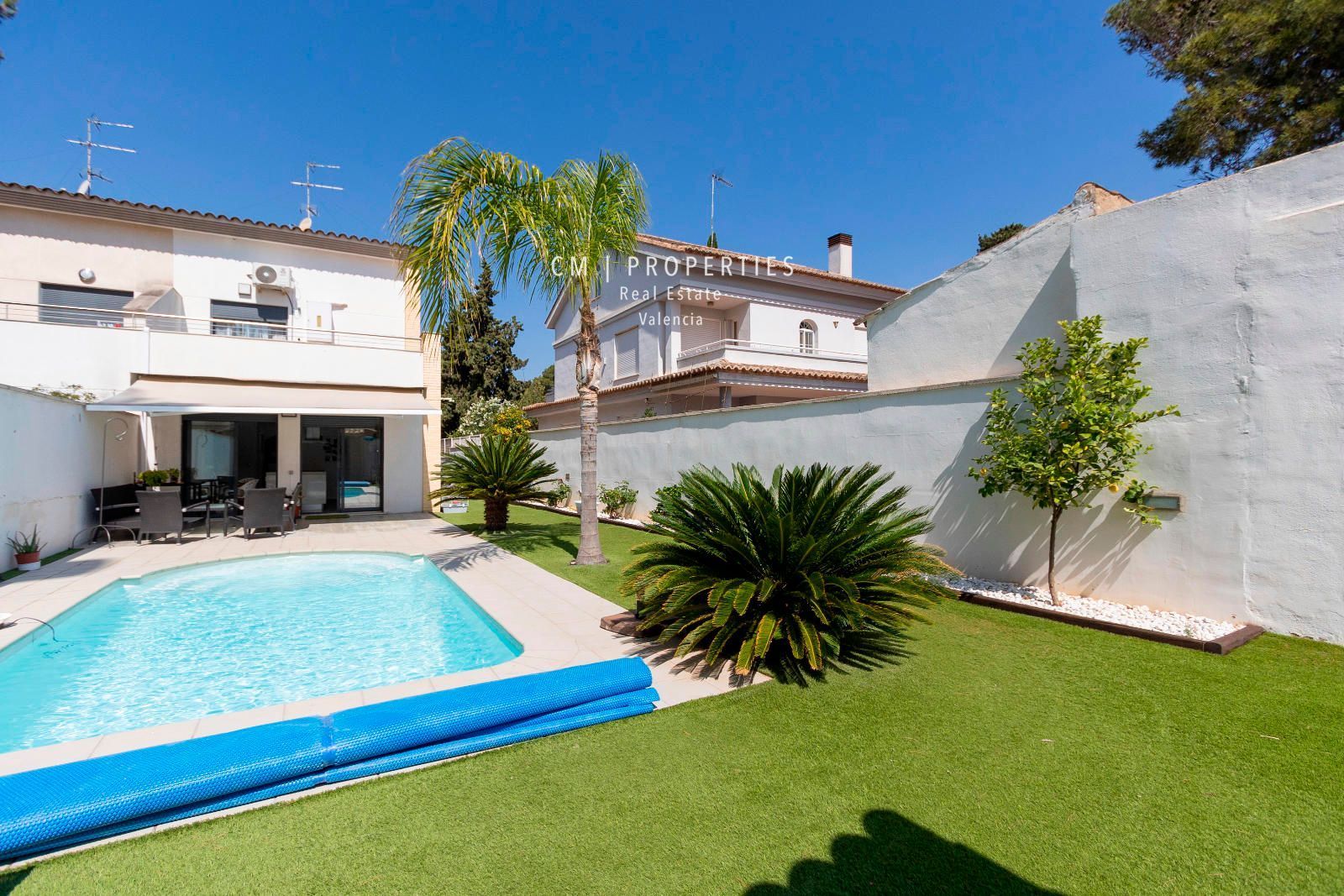 Exterior view of House or chalet for sale in Torrent  with Air Conditioner, Heating and Parquet flooring
