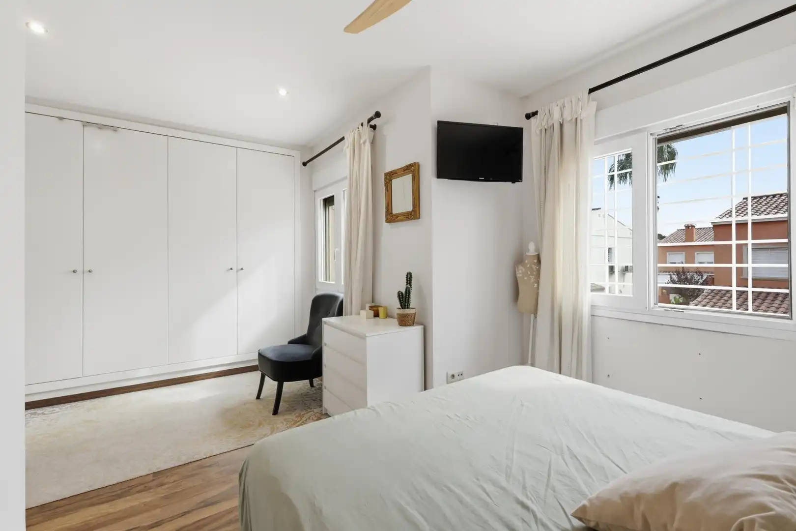 Bedroom of Houses for sale in La Pobla de Vallbona  with Air Conditioner, Heating and Private garden