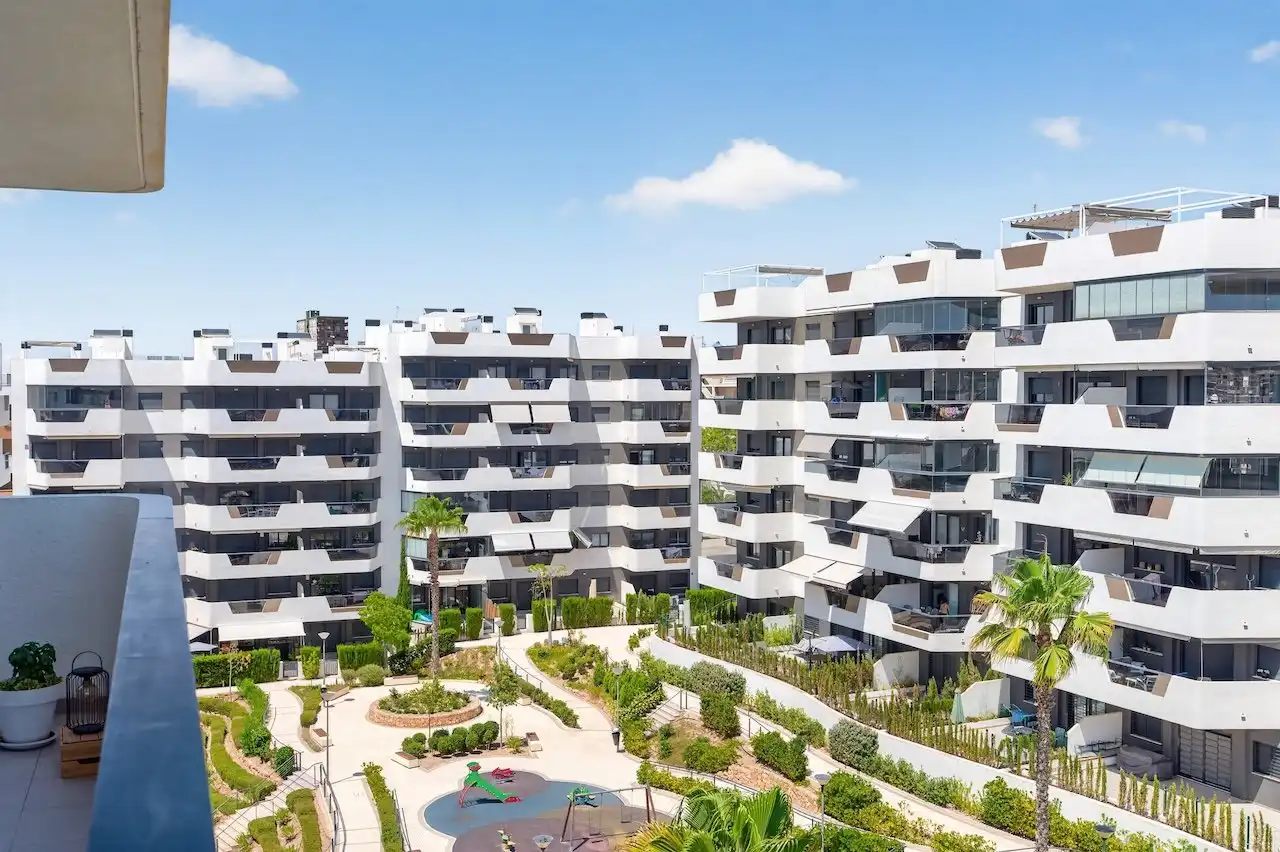 Vista exterior de Ático en venta en Elche / Elx con Aire acondicionado, Calefacción y Jardín privado