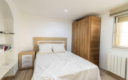 Bedroom of Flat for sale in  Madrid Capital