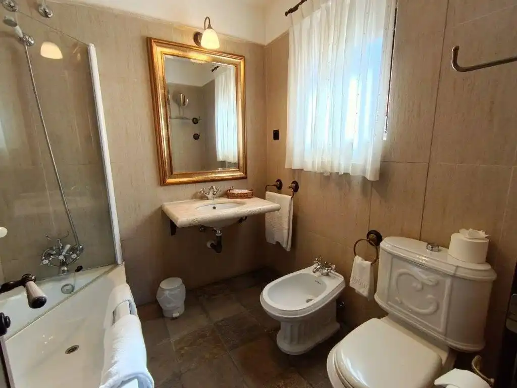 Bathroom of Buildings for sale in Navalonguilla