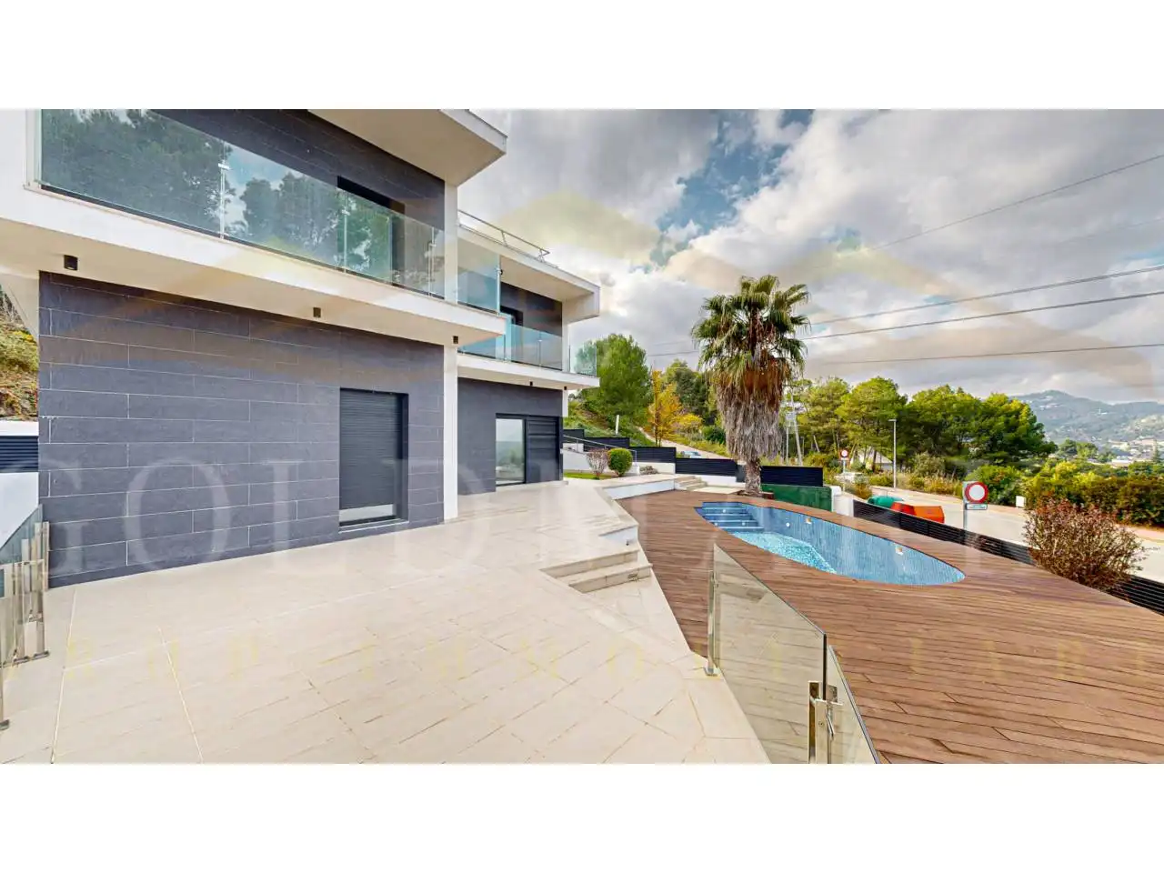 Vista exterior de Casa o xalet en venda en Corbera de Llobregat amb Aire condicionat, Calefacció i Jardí privat