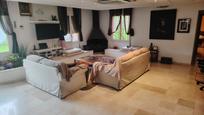 Sala d'estar de Casa o xalet en venda en  Zaragoza Capital amb Aire condicionat, Calefacció i Jardí privat