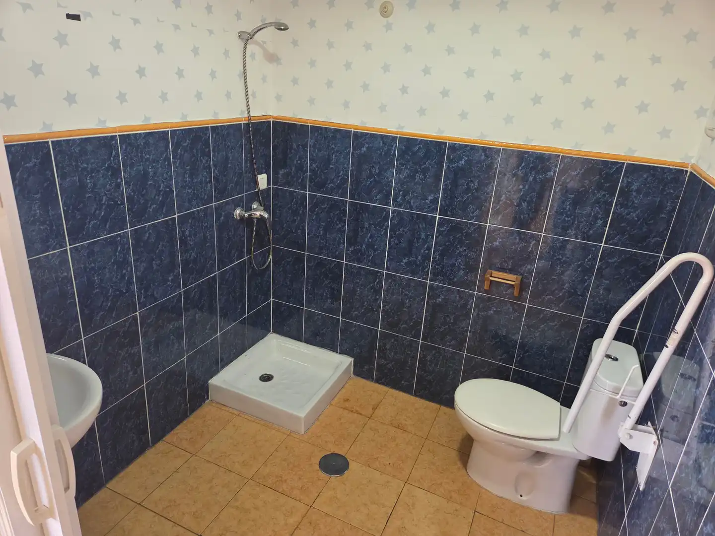 Bany de Local de lloguer en Málaga amb Aire condicionat, Terrassa i Moblat