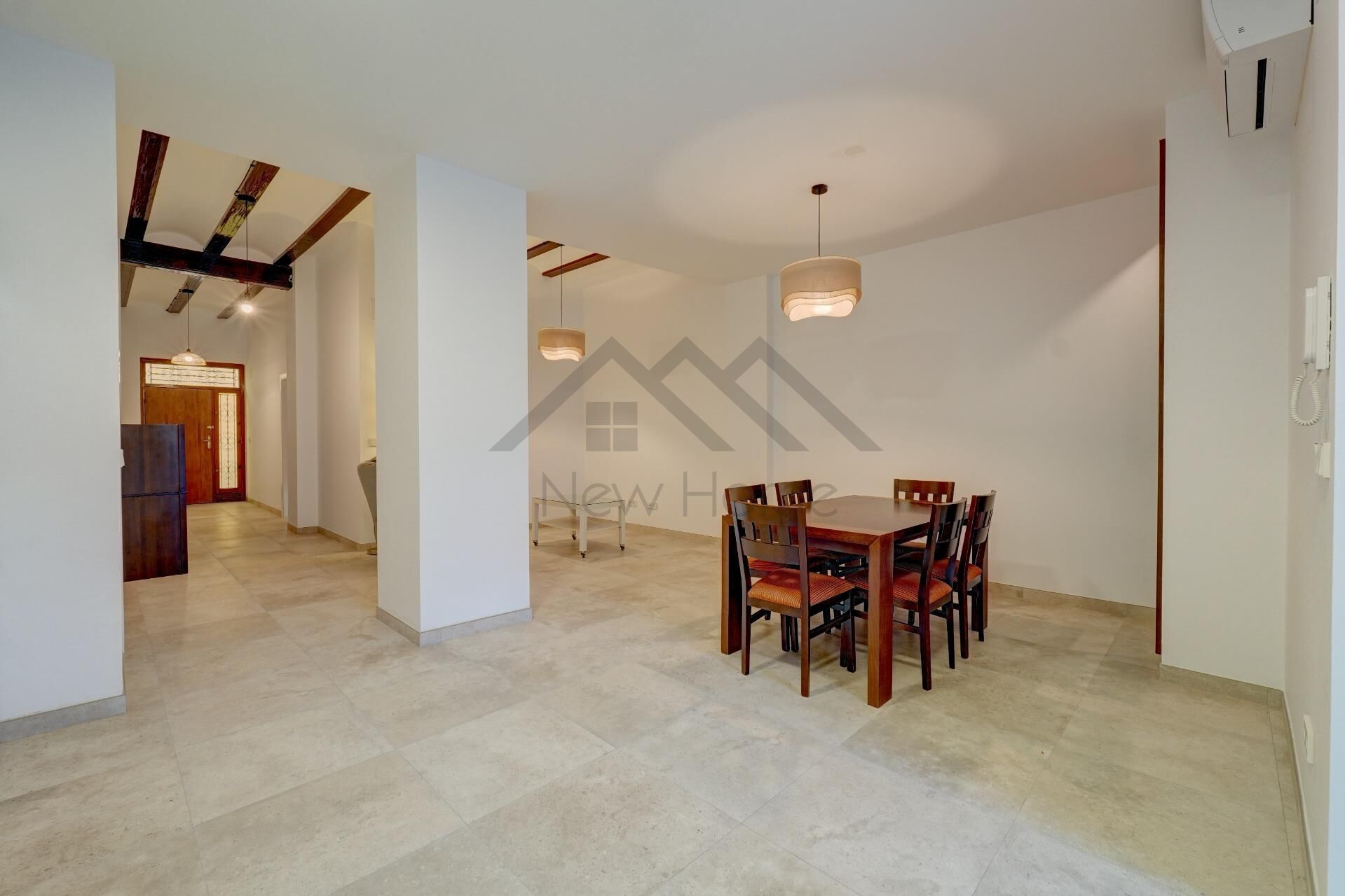 Menjador de Casa o xalet en venda en La Pobla de Vallbona amb Aire condicionat i Terrassa