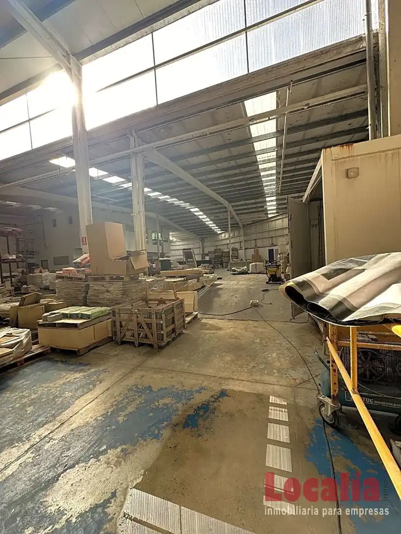 Nau industrial de lloguer a Los Corrales de Buelna