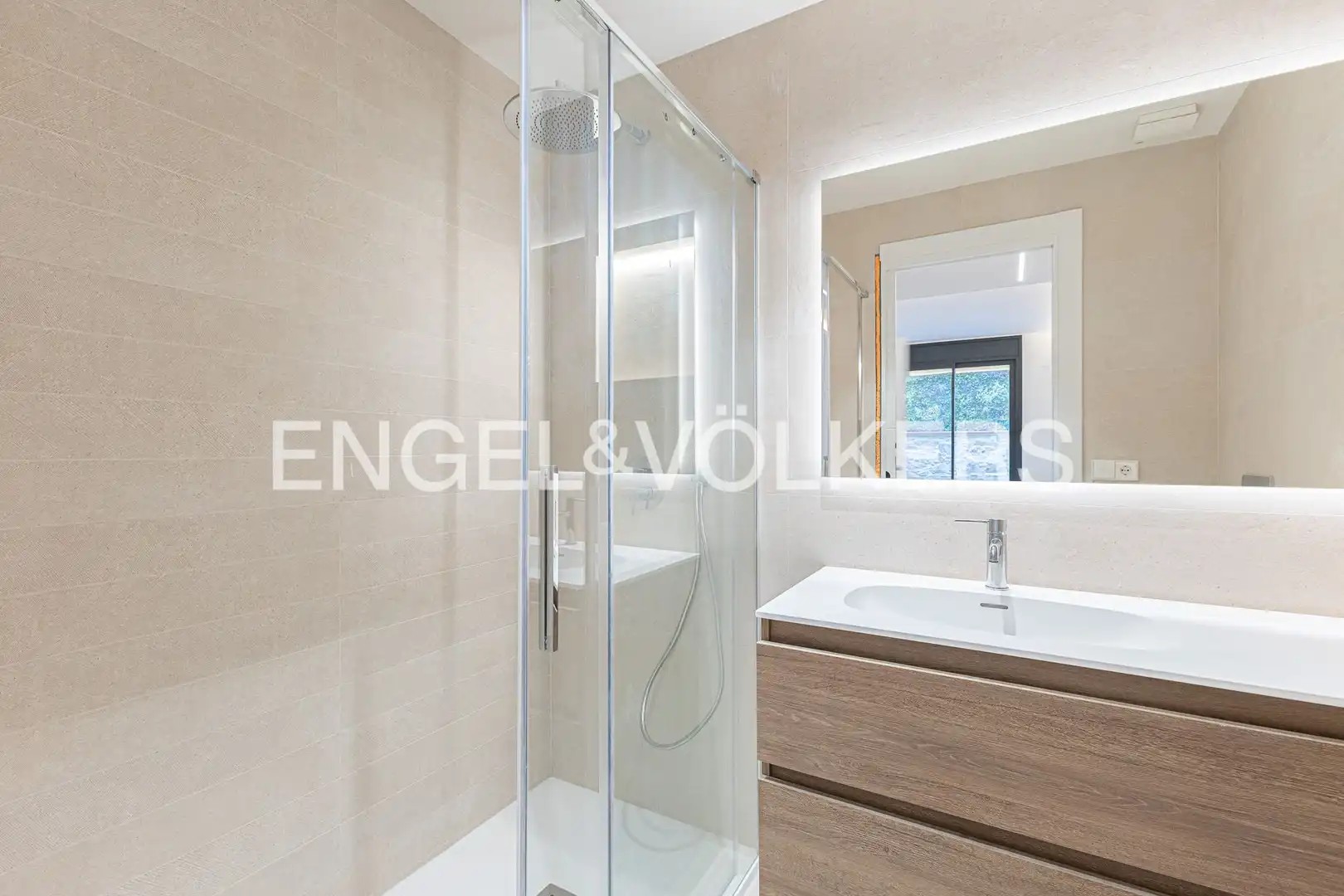 Bathroom of Flat for sale in Barcelona  with Air Conditioner, Heating and Private garden
