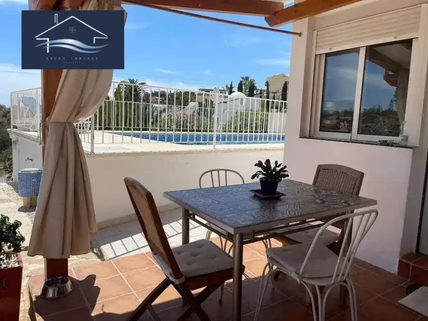 Vista exterior de Casa o xalet en venda en El Campello amb Aire condicionat, Calefacció i Jardí privat