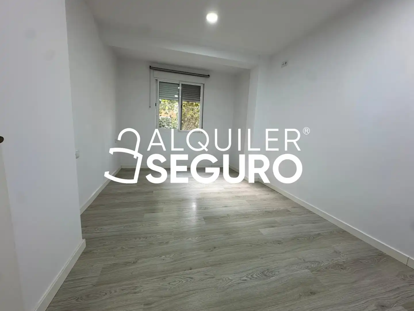 Habitación de Piso de alquiler en Valencia con Aire acondicionado y Amueblado