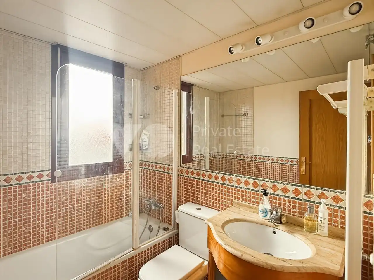 Bathroom of Flat for sale in Majadahonda  with Air Conditioner, Heating and Terrace