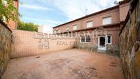 Vista exterior de Casa adosada en venda en Méntrida amb Aire condicionat, Terrassa i Balcó