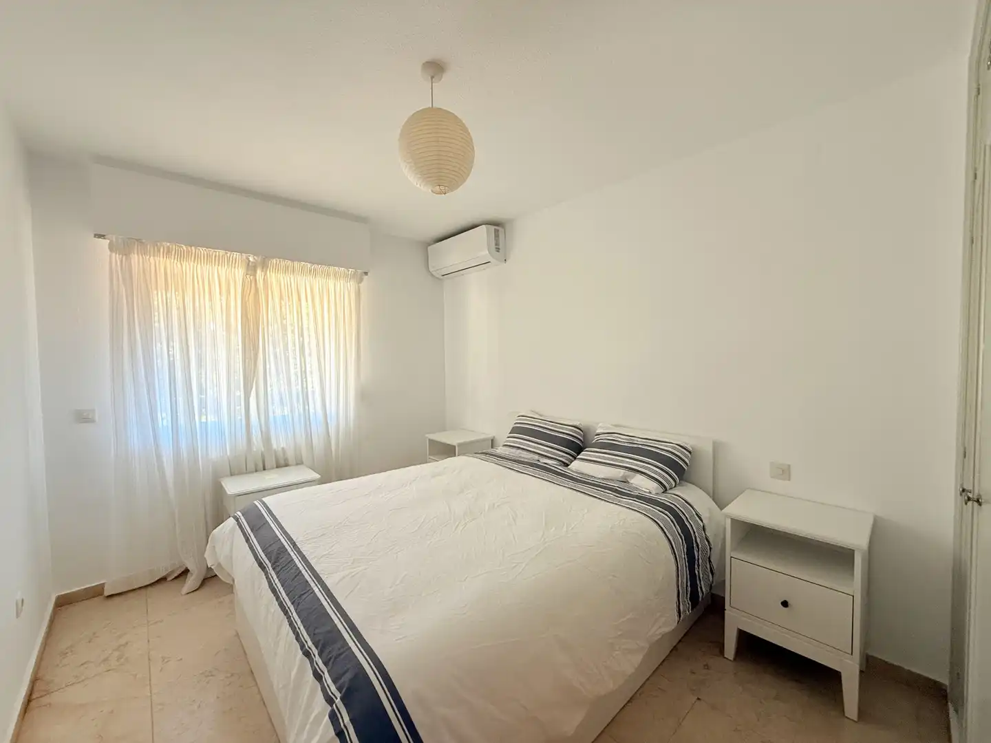 Habitación de Apartamento de alquiler en Marbella con Terraza, Piscina y Piscina comunitaria