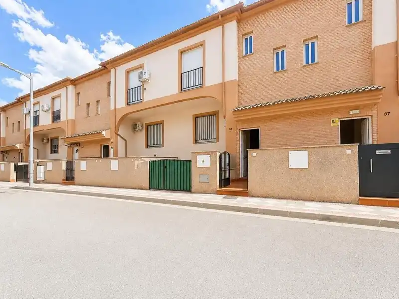 Terraced house for sale in Calle del Estoque 35