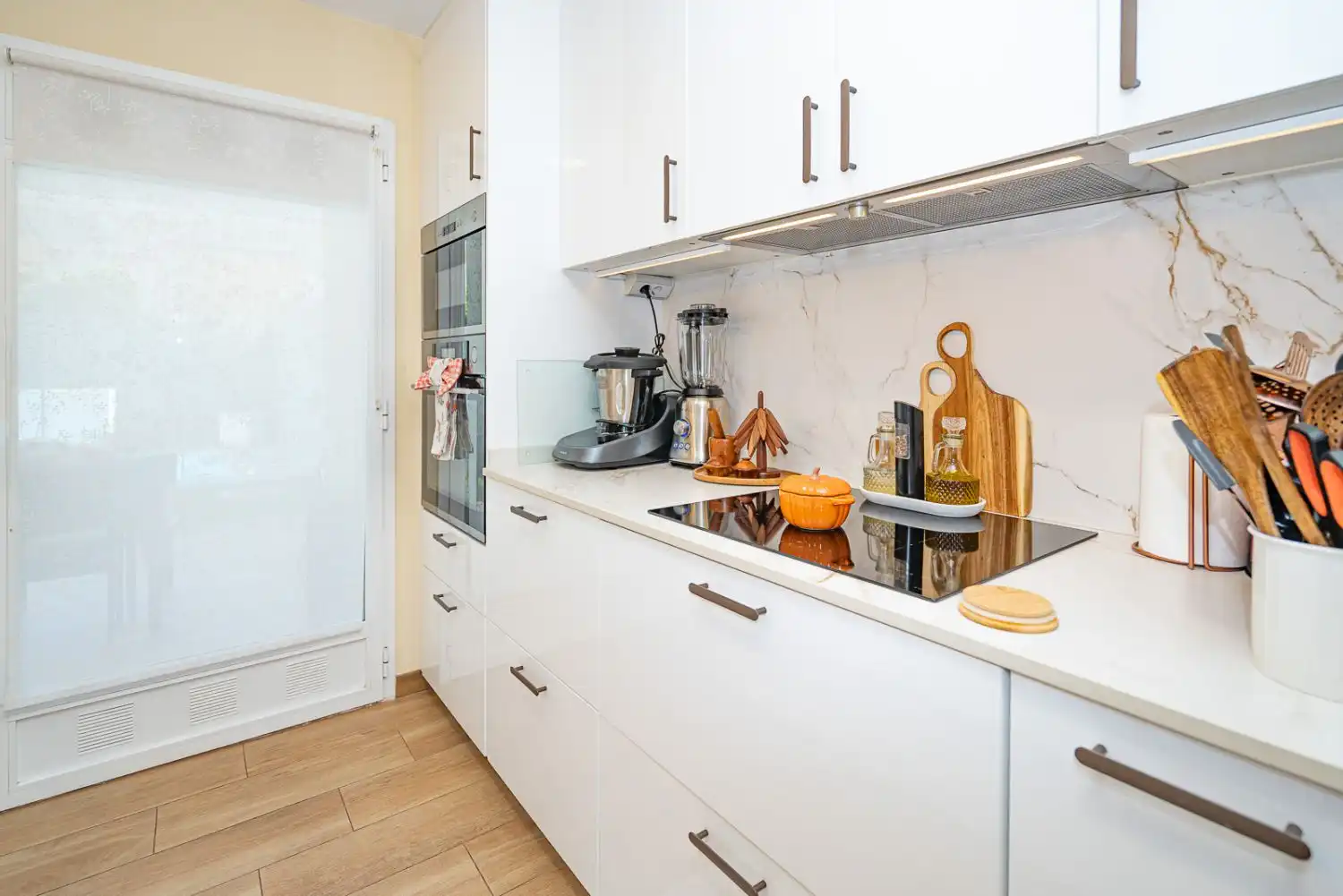 Kitchen of Detached homes for sale in Laguna Park