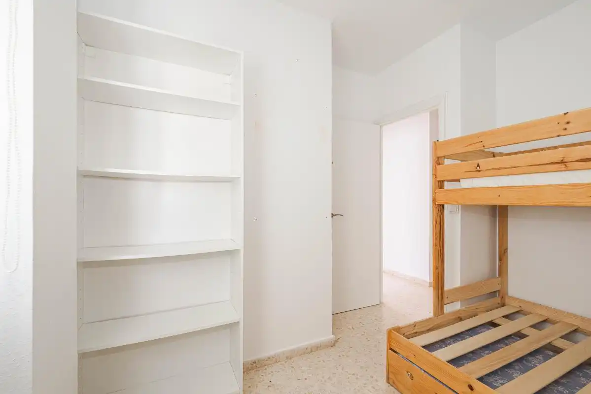 Bedroom of Flat for sale in Camas  with Air Conditioner, Heating and Storage room