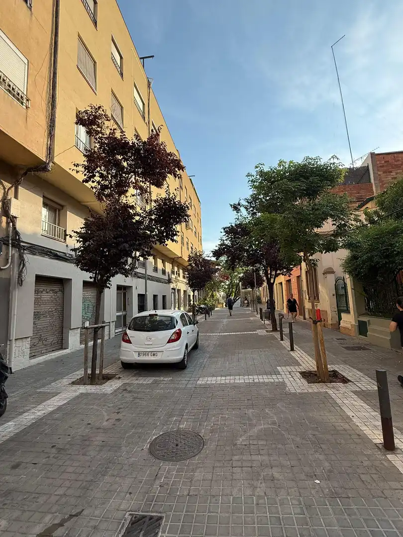 Vista exterior de Ático en venta en L'Hospitalet de Llobregat con Aire acondicionado, Calefacción y Terraza