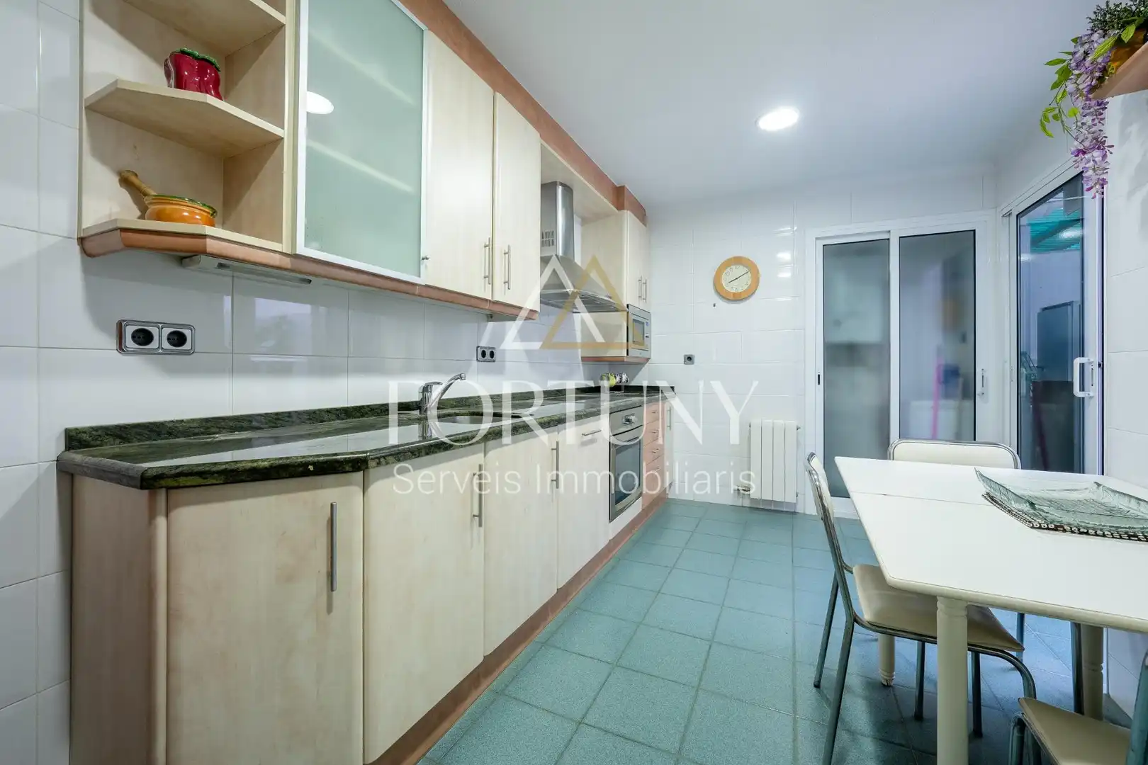 Kitchen of Flat for sale in Reus  with Air Conditioner, Heating and Storage room