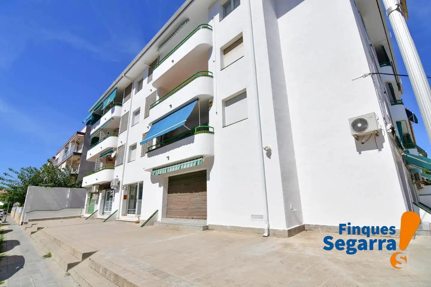 Commercial properties for rent in calle dels Arcs, Coma-ruga platja