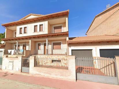 Vista exterior de Casa adosada en venda en Santa Olalla amb Calefacció, Jardí privat i Terrassa