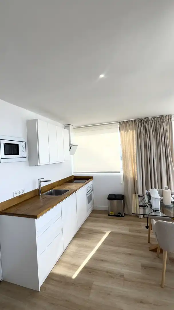 Cuina de Apartament de lloguer en Marbella amb Aire condicionat, Calefacció i Piscina
