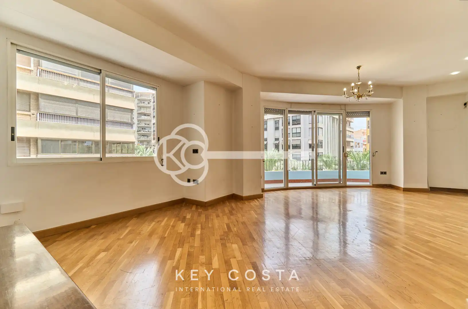 Piso con terraza en venta en Calle Poeta Vila y Blanco, imagen 2